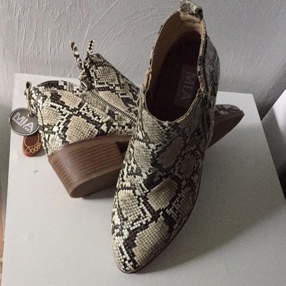 MIA Leather Snake Pattern Bootie Size 10 New - Picture 6 of 6